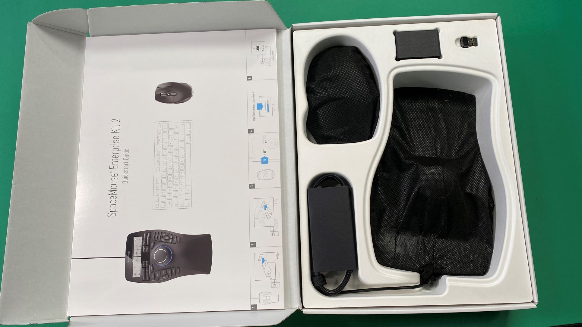 Opening the SpaceMouse Enterprise Kit 2
