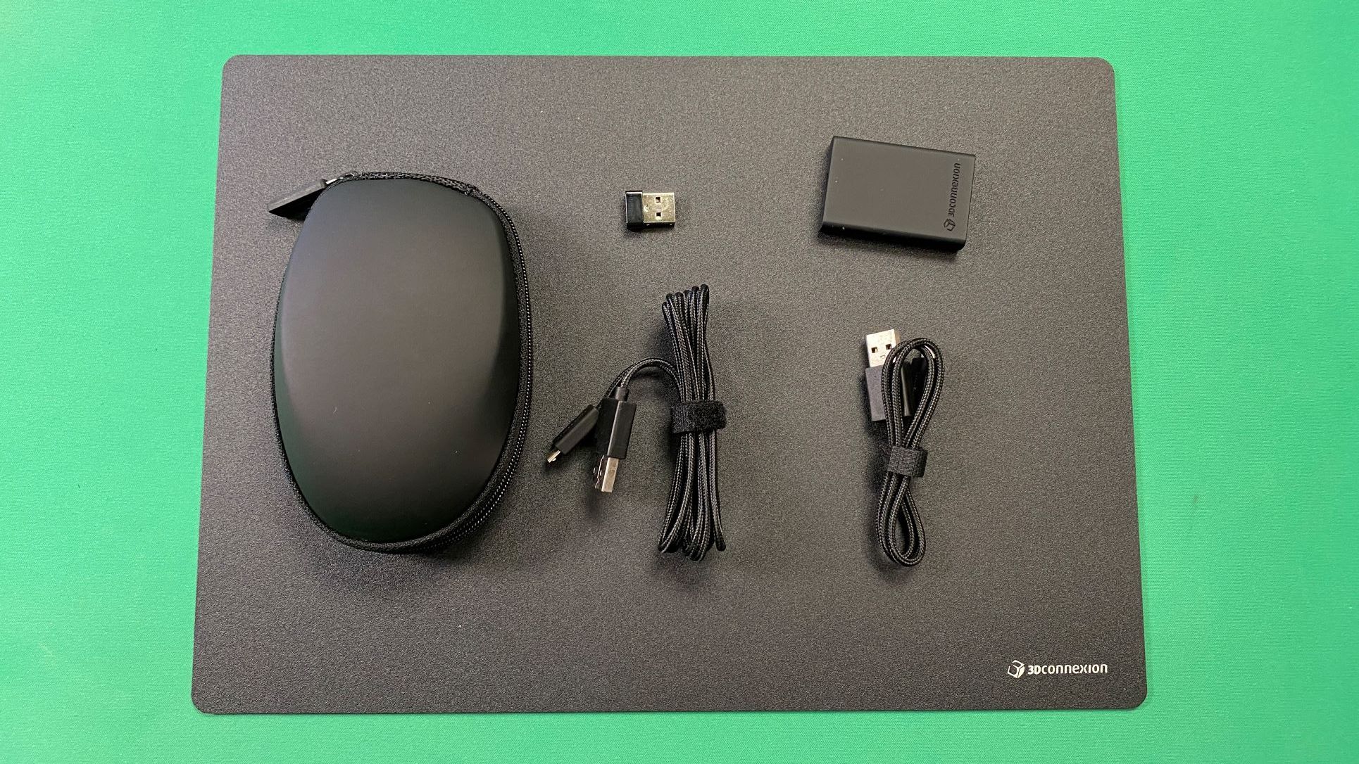 SpaceMouse Enterprise Kit 2 mouse and cords