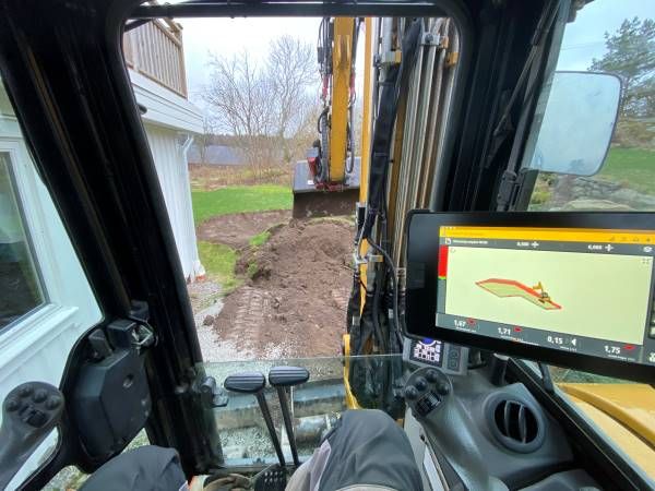 Using Trimble Earthworks to excavate the construction site