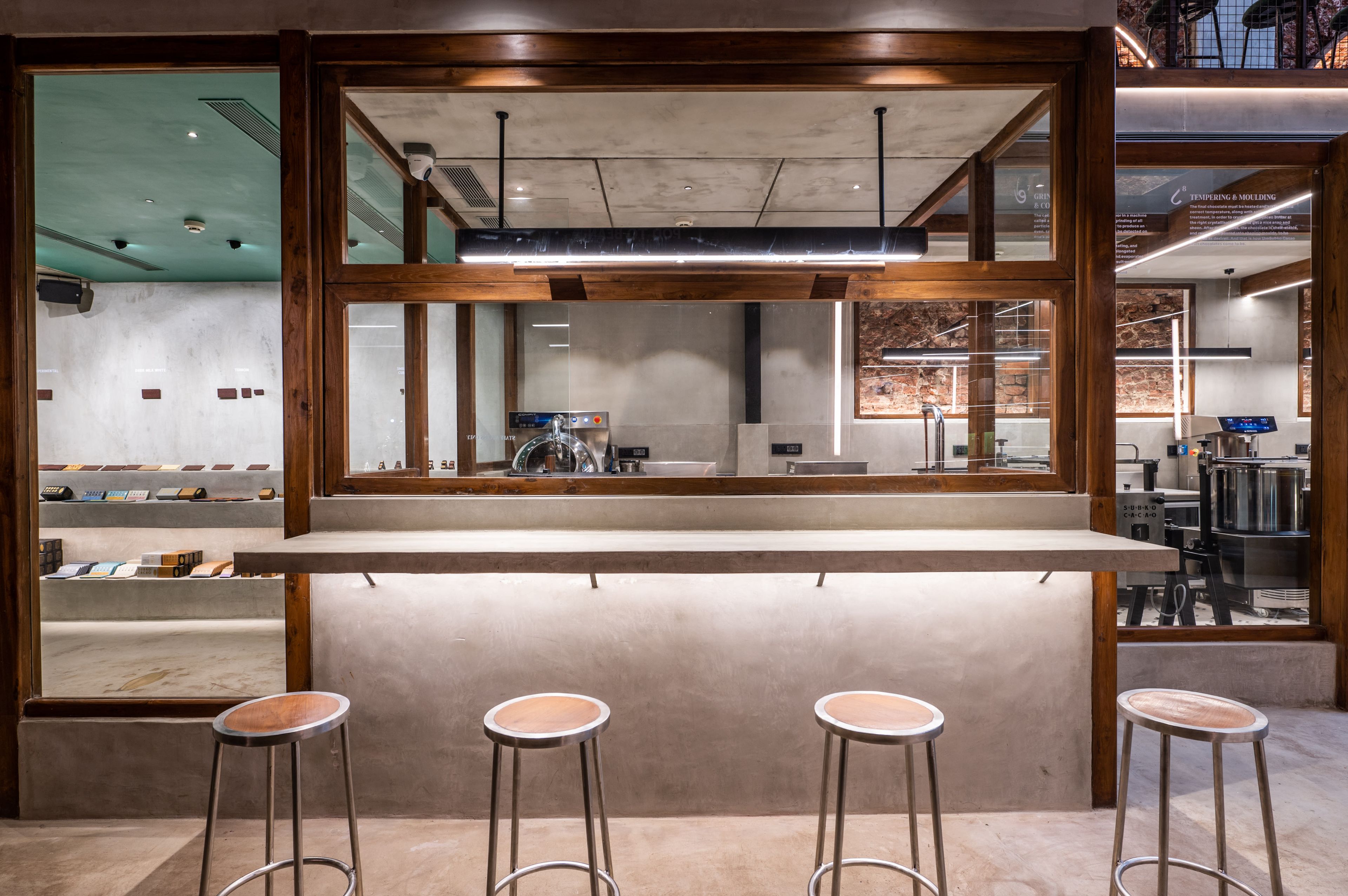 Bar de pastelería con zona de servicio